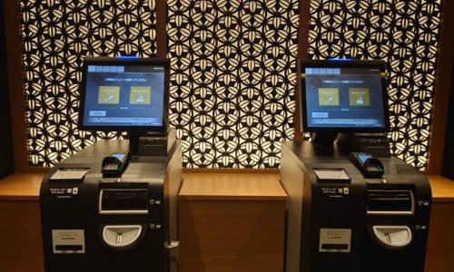 自動チェックイン機